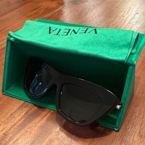 Bottega Veneta Sleek Black Sunglasses BV1121S